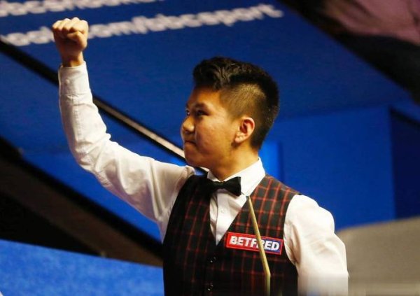 九游娱乐平台 苏格兰公开赛半决赛：周跃龙稳健出击不掉以轻心，韦克林大胆快攻勇于挑战；风格迥异，谁将主宰比赛走向最终胜出